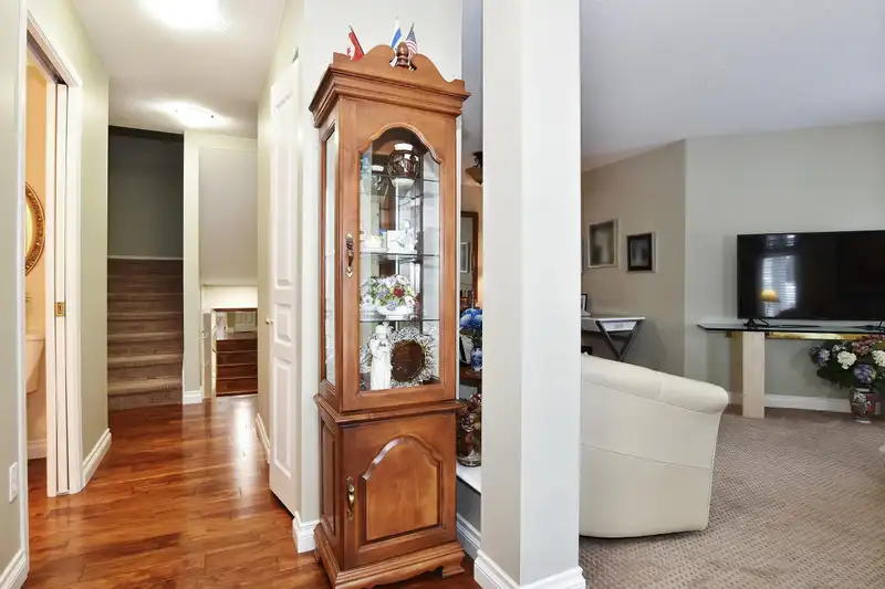 19 35253 CAMDEN COURT - photo 3 of 29