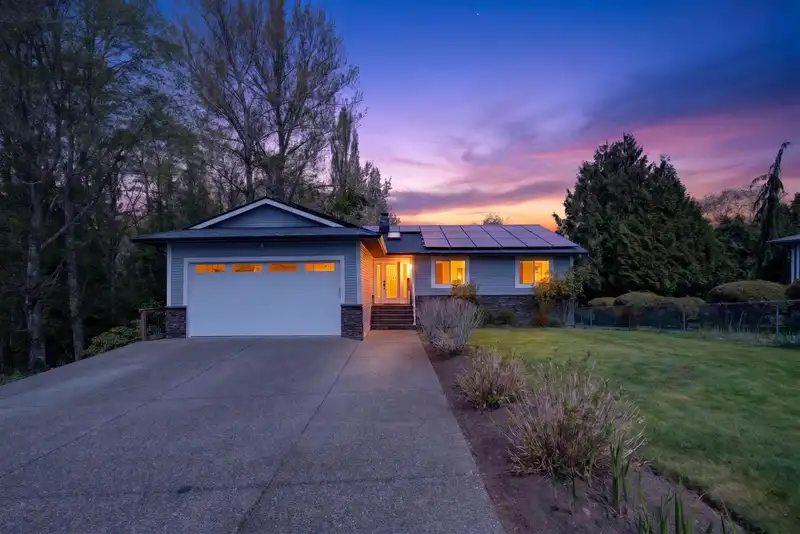 19939 51 AVENUE - photo 2 of 40