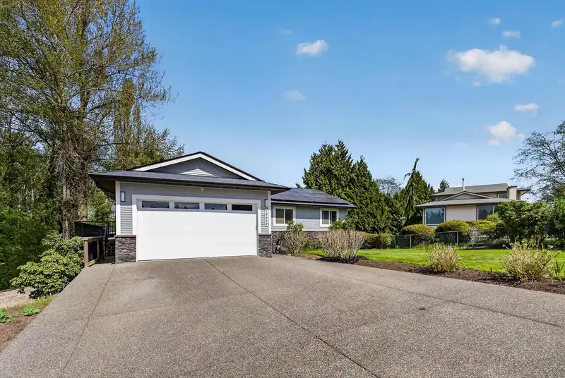 19939 51 AVENUE - photo 3 of 40
