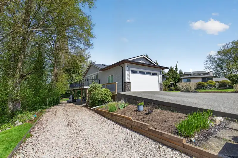 19939 51 AVENUE - photo 4 of 40
