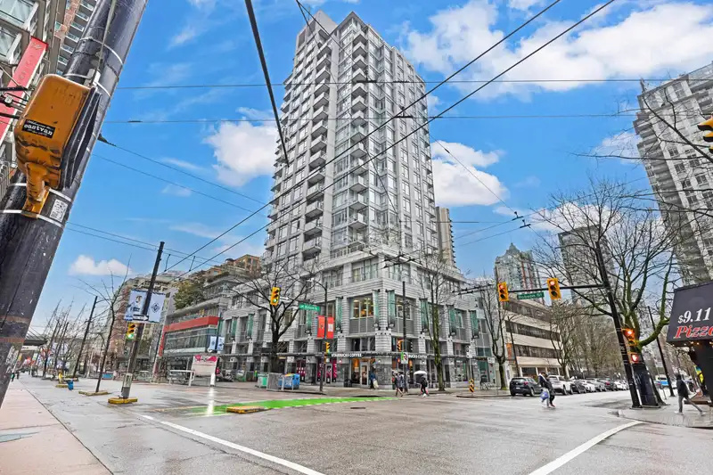 904 480 ROBSON STREET - photo 1 of 25