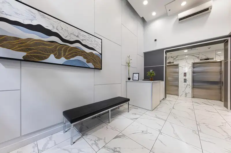 904 480 ROBSON STREET - photo 2 of 25