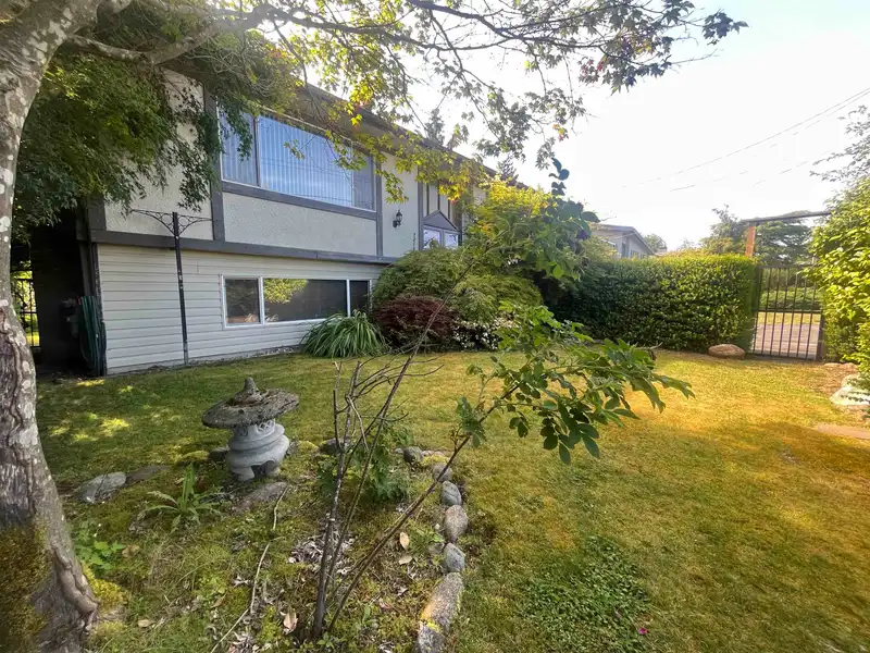 7319 116A STREET - photo 2 of 17