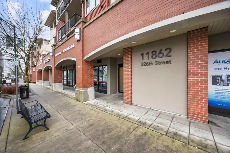 401 11862 226 STREET - photo 2 of 36