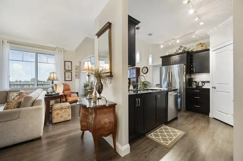 401 11862 226 STREET - photo 3 of 36