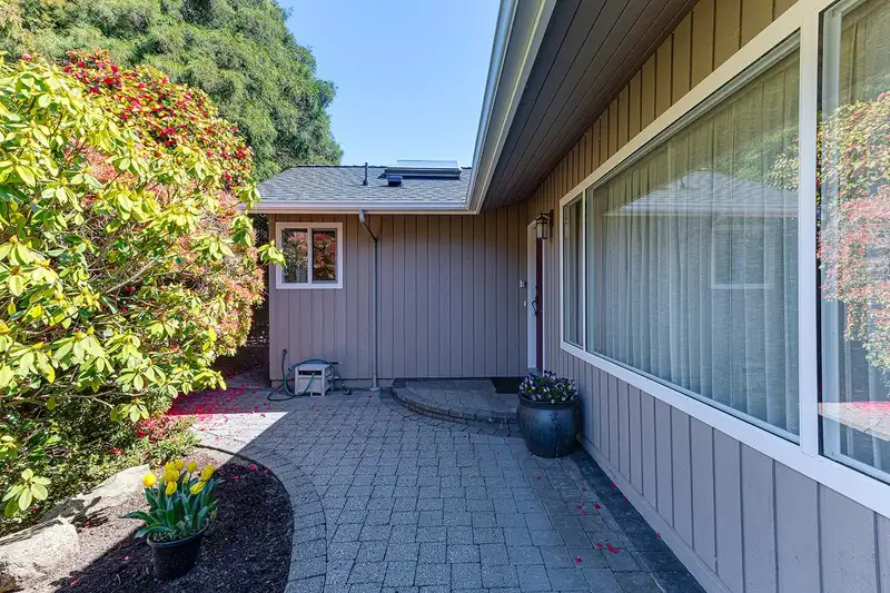 5268 SARATOGA DRIVE - photo 2 of 32
