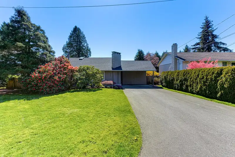 5268 SARATOGA DRIVE - photo 3 of 32