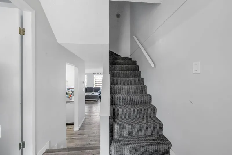 47 17708 60 AVENUE - photo 1 of 17