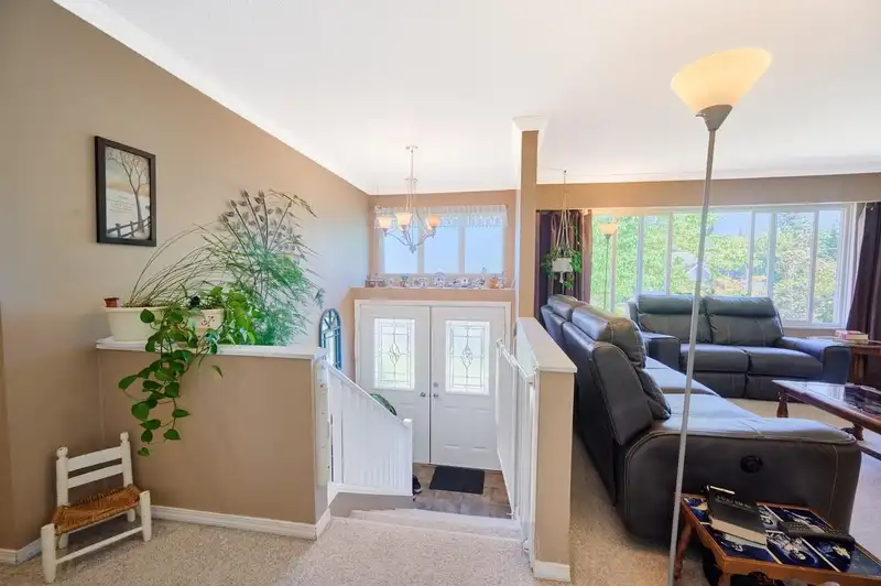 11689 215 STREET - photo 4 of 38