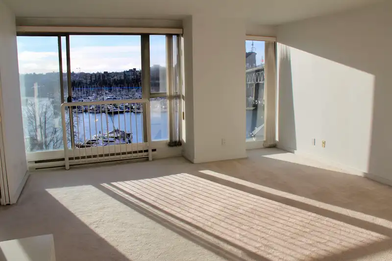 503 1000 BEACH AVENUE - photo 4 of 33
