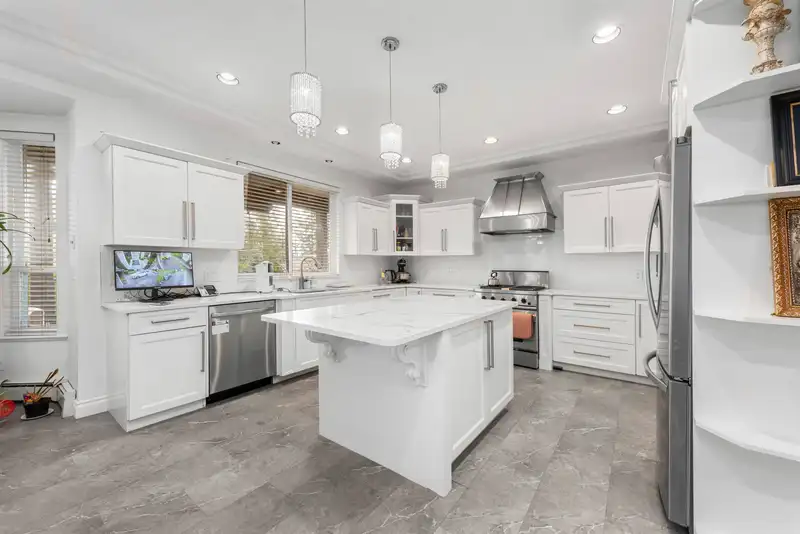 11266 163 STREET - photo 1 of 40
