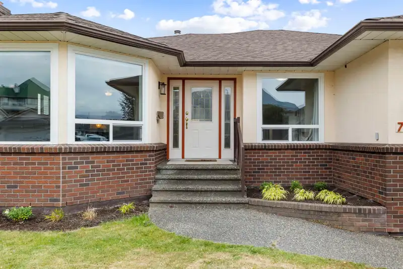 7601 SAPPHIRE DRIVE - photo 3 of 38
