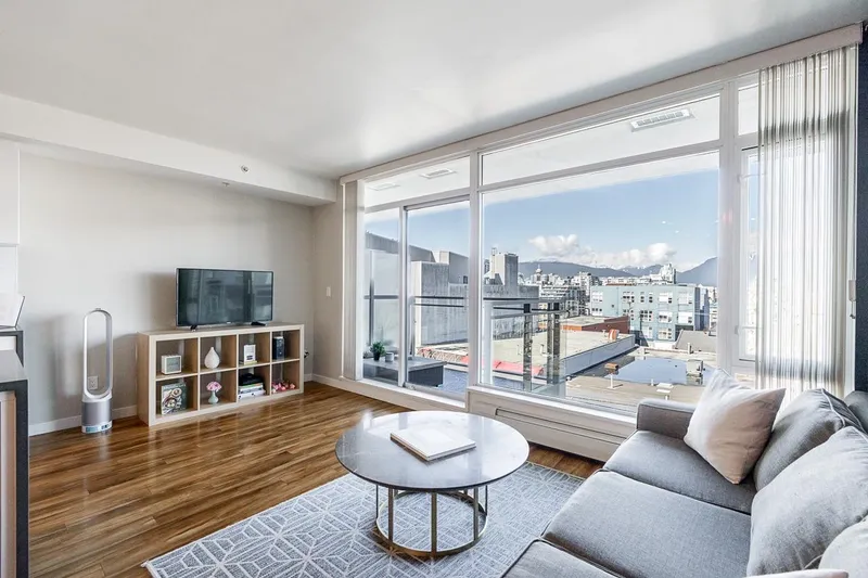 622 289 E 6TH AVENUE - photo 2 of 22