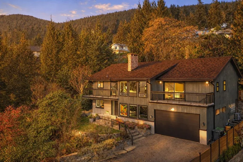 284 MONTROYAL BOULEVARD - photo 1 of 25