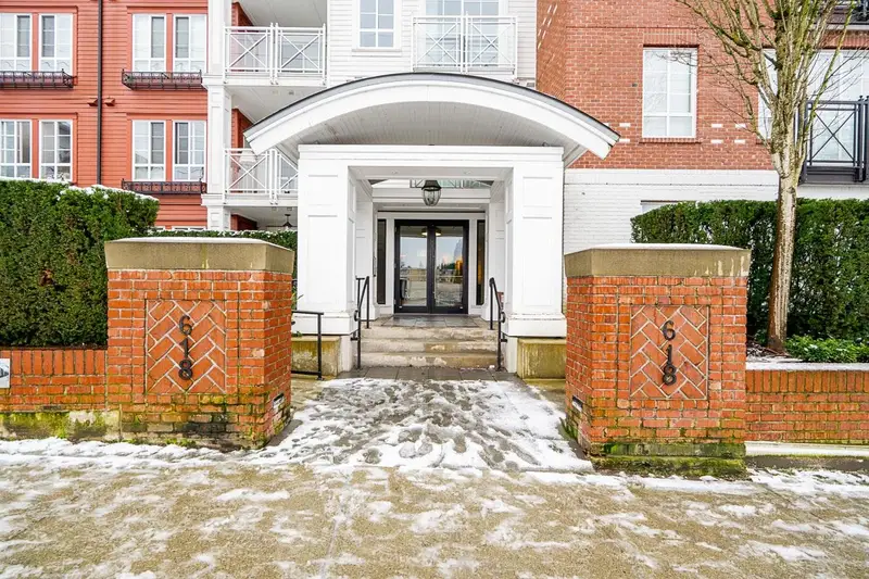 213 618 COMO LAKE AVENUE - photo 4 of 25