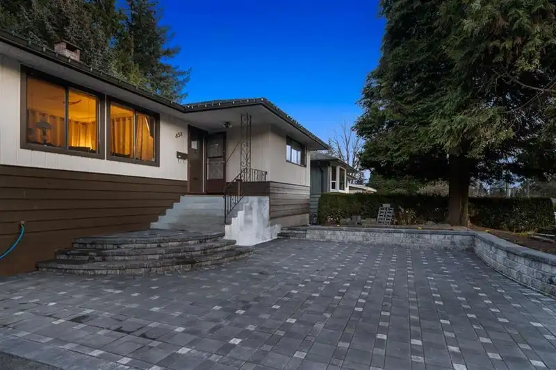 838 DUNDONALD DRIVE - photo 1 of 39