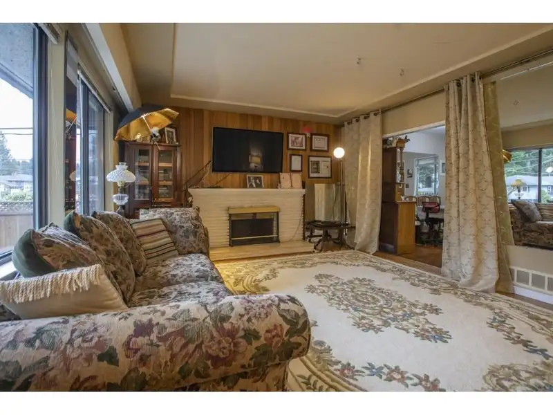 838 DUNDONALD DRIVE - photo 4 of 39