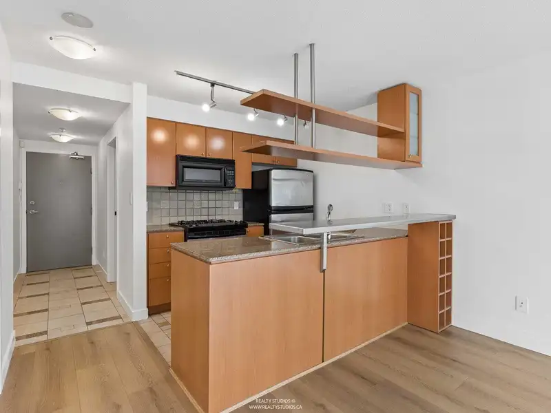 2208 1495 RICHARDS STREET - photo 4 of 35