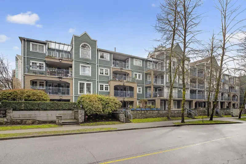 213 1189 WESTWOOD STREET - photo 2 of 25