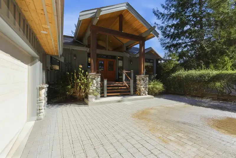 7626 EUREKA AVENUE - photo 2 of 35