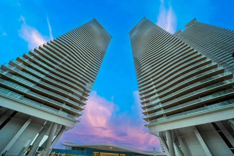 810 4880 LOUGHEED HIGHWAY - photo 2 of 25