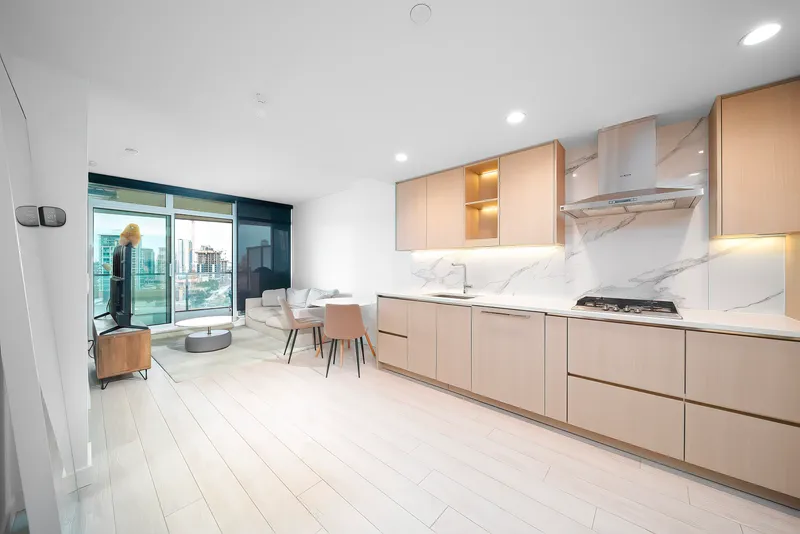 810 4880 LOUGHEED HIGHWAY - photo 3 of 25