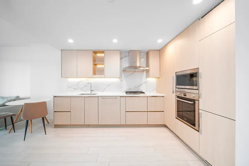 810 4880 LOUGHEED HIGHWAY - photo 4 of 25