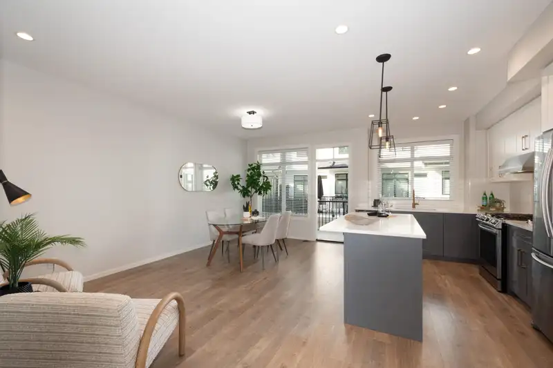 27 17557 100 AVENUE - photo 2 of 37