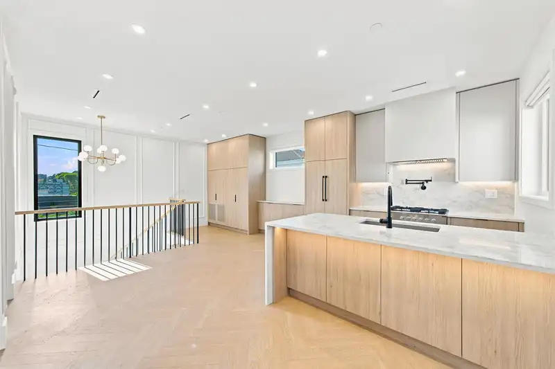 3 646 E 23RD AVENUE - photo 3 of 29