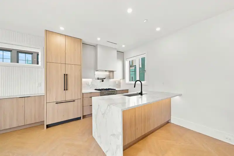 3 646 E 23RD AVENUE - photo 4 of 29