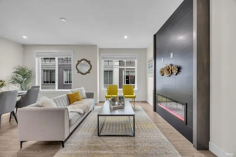 18 8033 166B STREET - photo 4 of 35