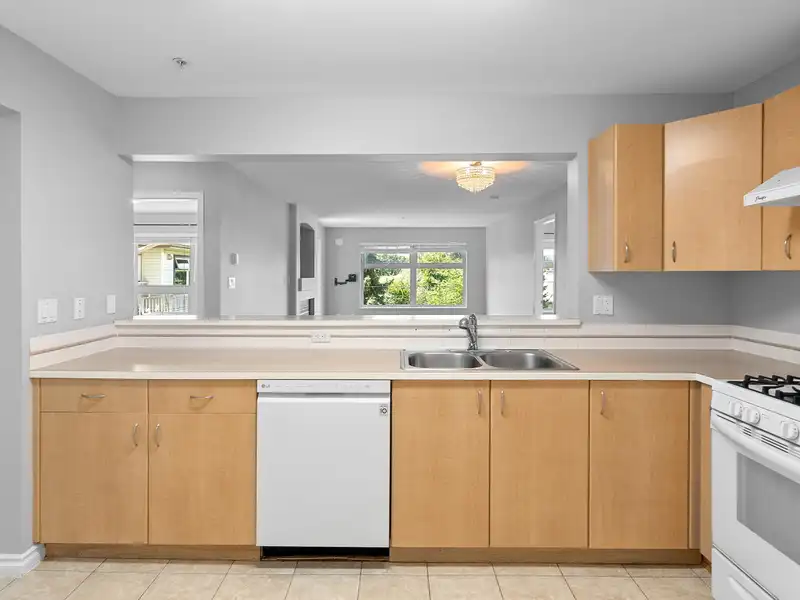 420 15210 GUILDFORD DRIVE - photo 3 of 27
