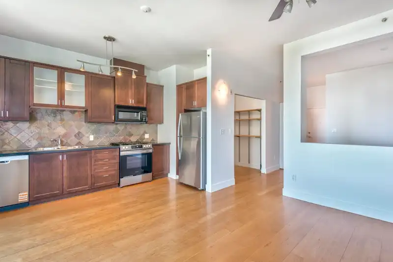 413 8988 HUDSON STREET - photo 2 of 24