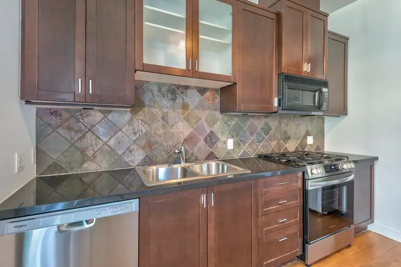 413 8988 HUDSON STREET - photo 3 of 24