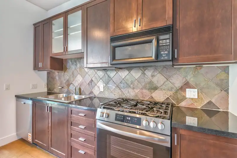 413 8988 HUDSON STREET - photo 4 of 24