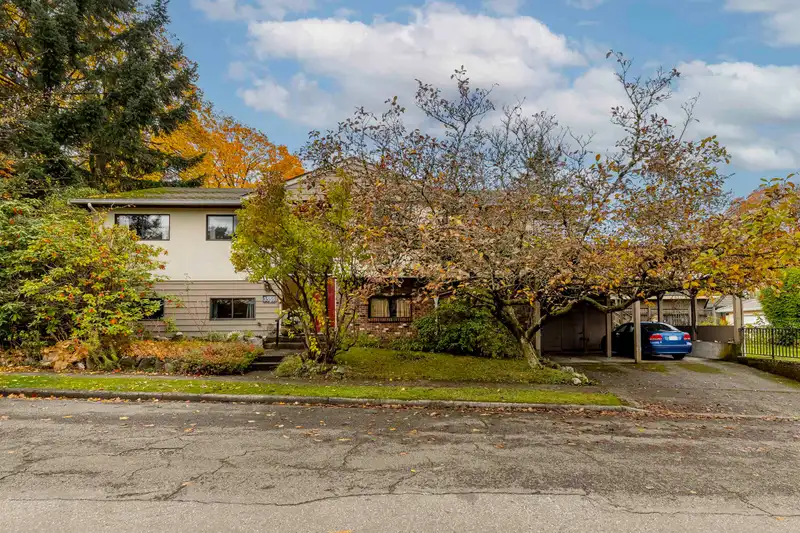 3555 QUADRA STREET - photo 3 of 40
