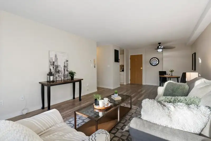 109 1850 E SOUTHMERE CRESCENT - photo 3 of 33