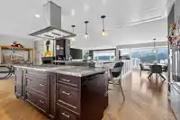 1052 CORONA CRESCENT - thumbnail 2