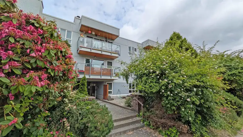 205 255 E 14TH AVENUE - photo 1 of 13