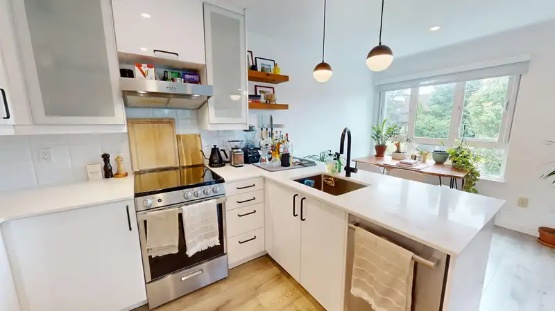 205 255 E 14TH AVENUE - photo 2 of 13