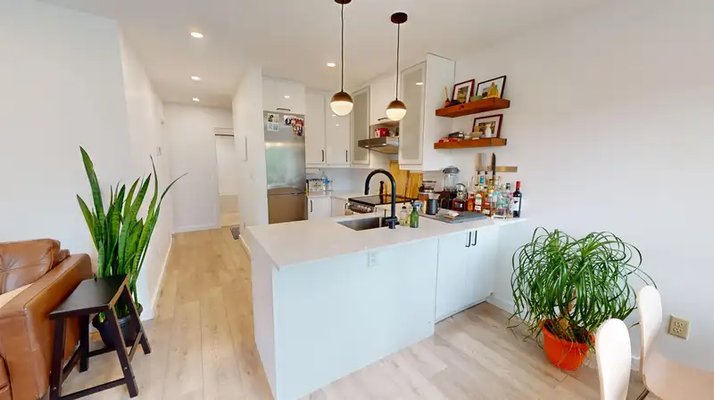 205 255 E 14TH AVENUE - photo 4 of 13
