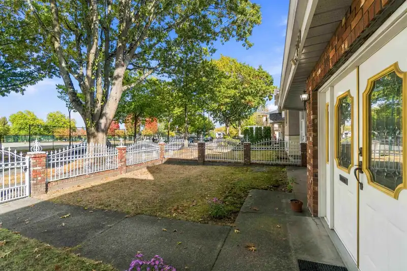 2168 E 27TH AVENUE - photo 2 of 40