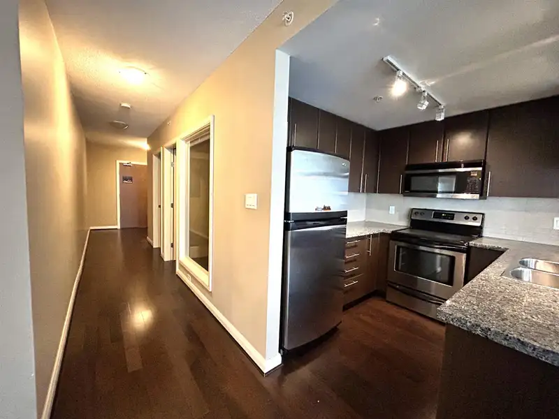 1901 892 CARNARVON STREET - photo 3 of 8