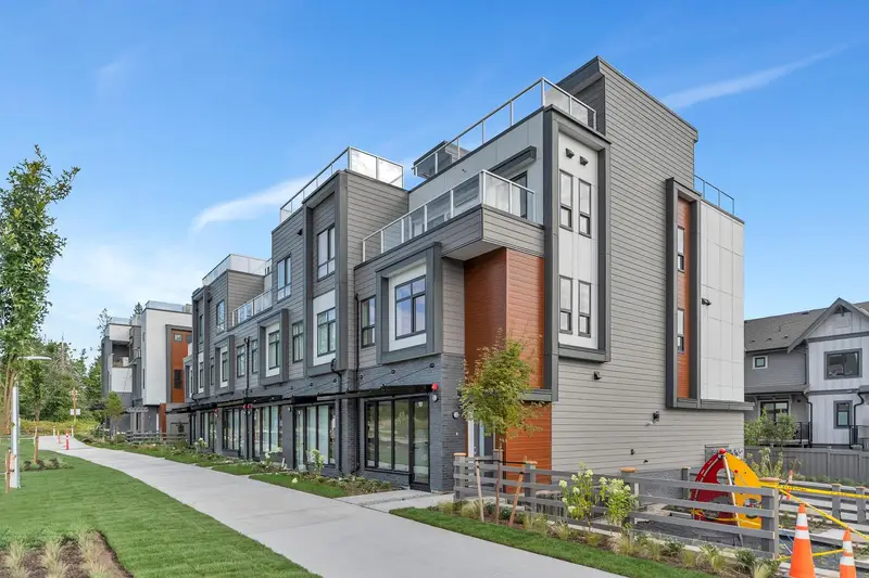 6 6983 204 STREET - photo 1 of 2