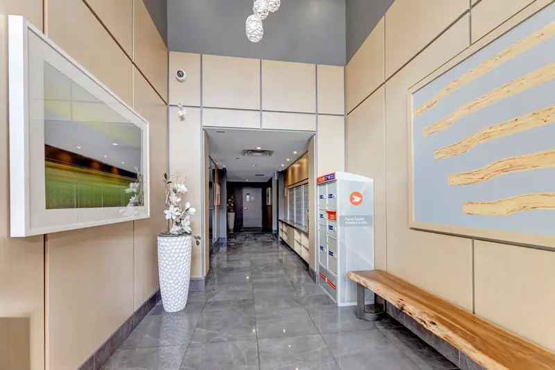 201 9877 UNIVERSITY CRESCENT - photo 3 of 18