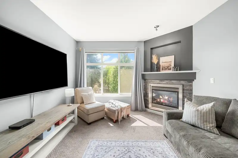 150 20449 66 AVENUE - photo 2 of 23