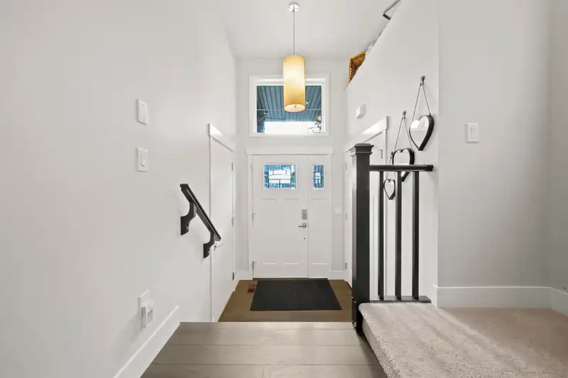 11113 239 STREET - photo 2 of 32