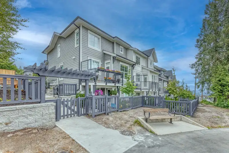 104 3421 QUEENSTON AVENUE - photo 1 of 33