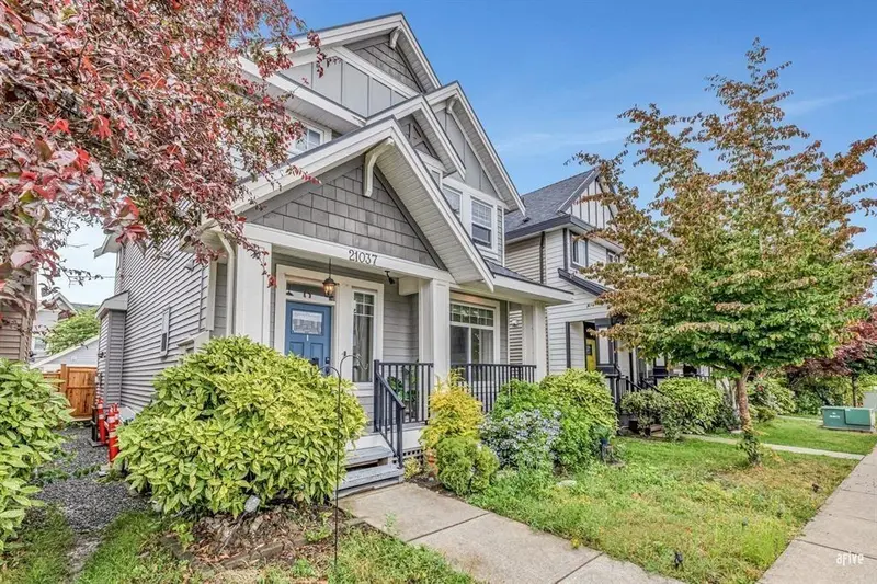 21037 77 AVENUE - photo 2 of 25