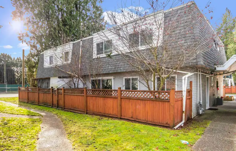 23 21555 DEWDNEY TRUNK ROAD - photo 1 of 28